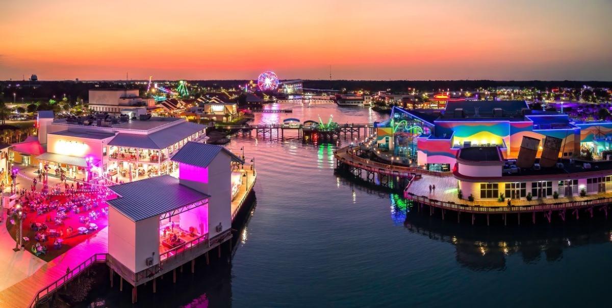 picture showing broadway at the beach in myrtle beach at dusk